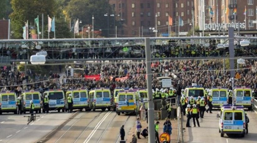 Σουηδία: Άγρια επεισόδια μεταξύ νεοναζί και αντιφασιστών (εικόνες, βίντεο)